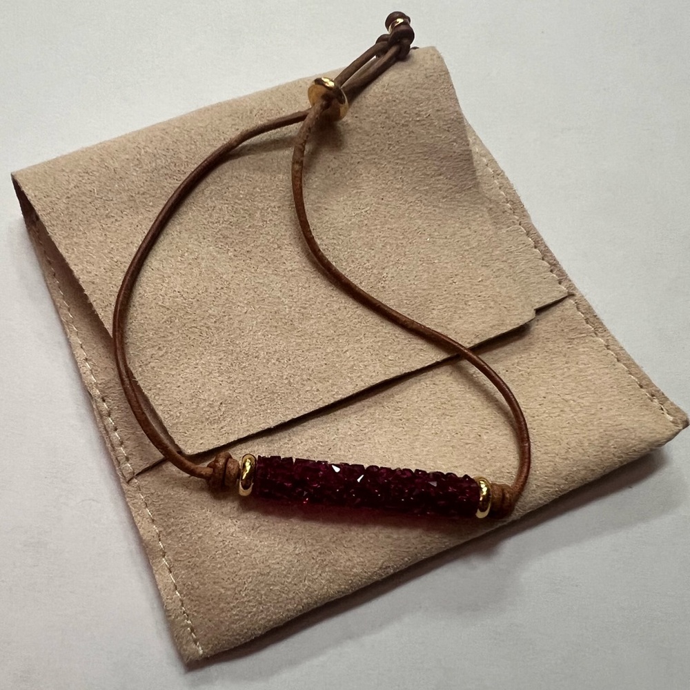 Elegant Magenta Beaded Bracelet with Gold Accents